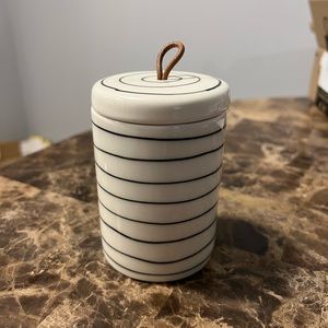 Decorative canister